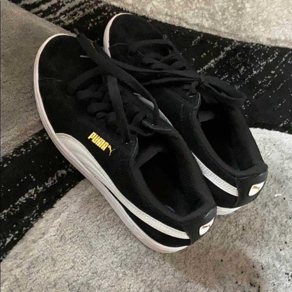Black velvet puma sneakers